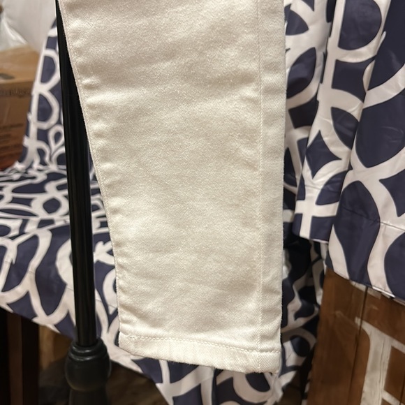 Banana Republic Women’s White Curvy Skinny Boyfriend Jeans. NWTs! - Picture 7 of 14